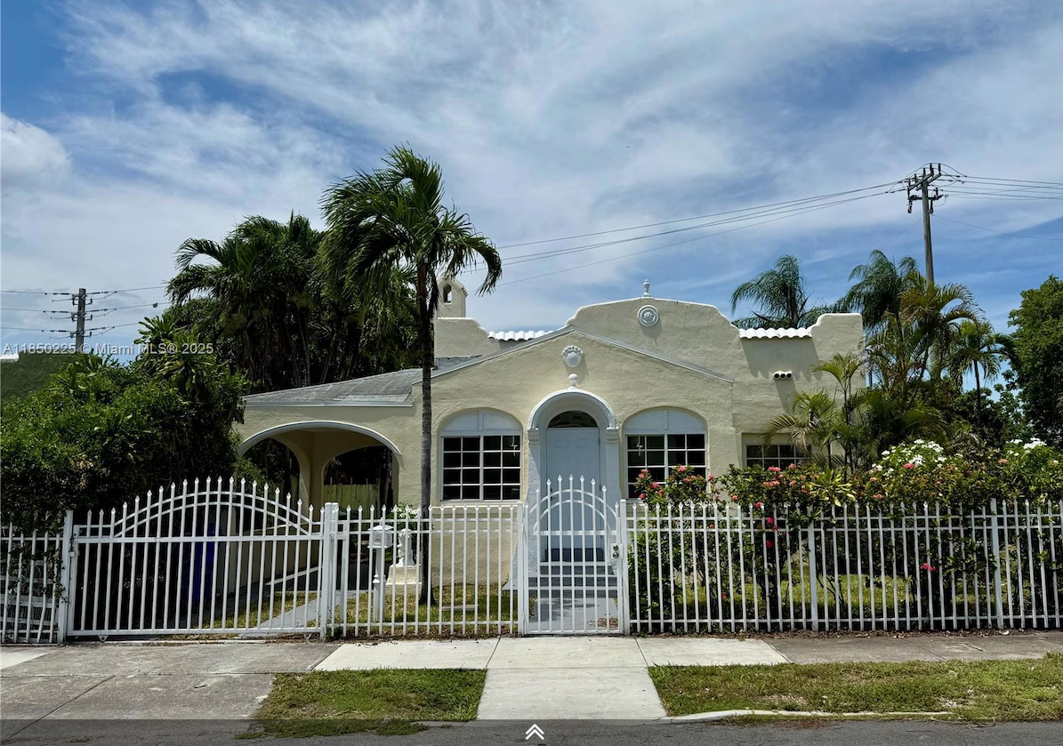 Family Victorian Home, Plancencia